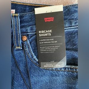 Levi's Women's Premium Ribcage Shorts Blue Denim Cuttoffs Jean size 27 NWT